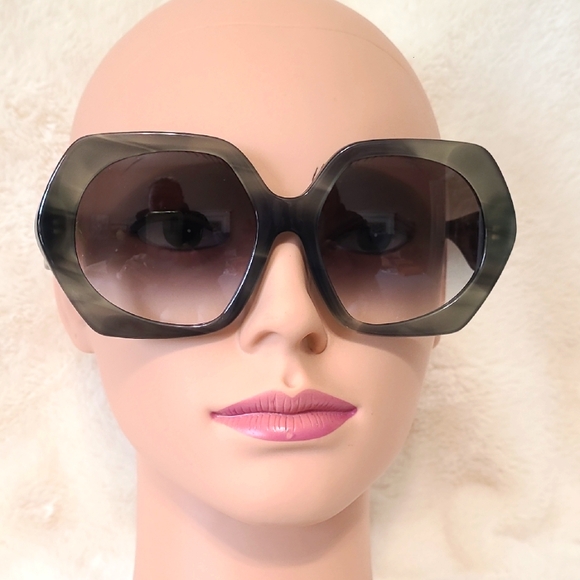 Tory Burch Accessories - Tory Burch Oversized Sunglasses